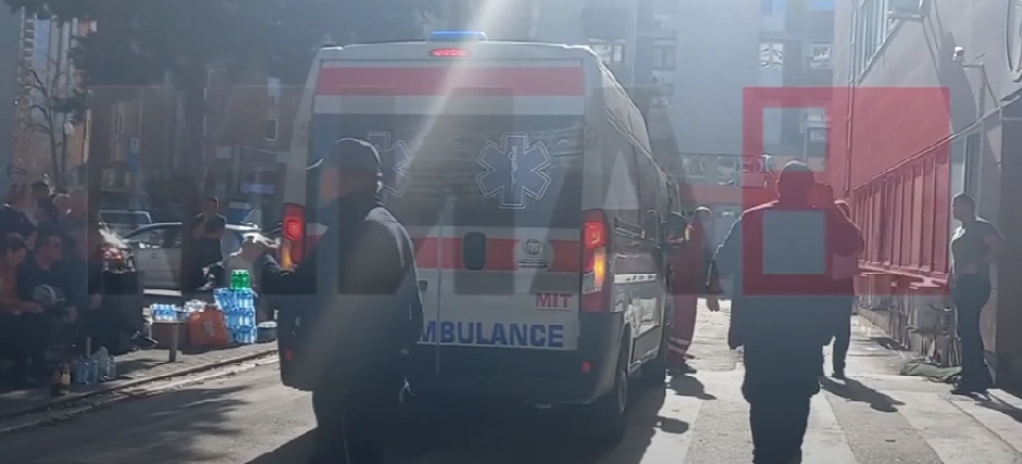 SRPSKI LEKARI DOŠLI PO TEŠKO POVREĐENE U KOČANIMA! Hitno ih transportuju u Beograd i Niš (VIDEO)