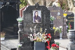 JECAJI ODZVANJAJU NA GROBLJU! Pomen Kseniji Pajčin, njena majka grca u suzama, potresne scene!