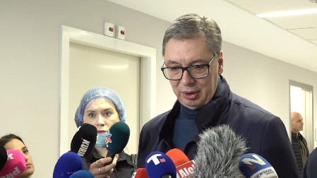 GDE JE ZVUČNI TOP? AJDE POKAŽITE GA Vučić: "Mi se ovde borimo za živote ljudi, oni došli nekog da blokiraju"