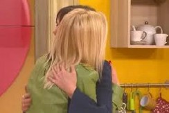 VODITELJKA RASPLAKALA KOLEGINICU U EMISIJI Publika zanemela, usledio najteži momenat pred kamerama