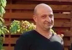 OVO JE VLASNIK DISKOTEKE SMRTI, PROBAO JE DA POBEGNE IZ ZEMLJE Ljudi mu demolirali kafić i kamenicama gađali kola i kuću