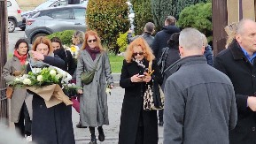 NAJPOTRESNIJI MOMENAT NA SAHRANI BULETOVE ĆERKE Zbog ovih reči su svi plakali, otkriveni bolni detalji o Aleksandri