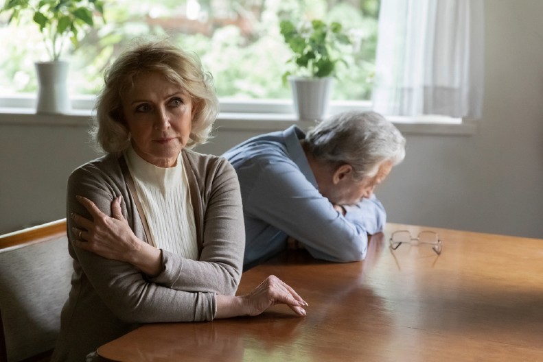 BRAČNI PAR 20 GODINA NIJE PROGOVORIO NI REČ! Kada su otkrili razlog ćutanja, ljudi zanemeli!