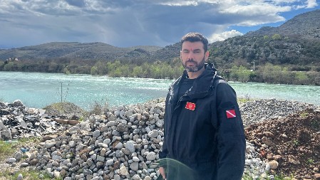 DESET DANA POTRAGE ZA MAJKOM I SINOM U PODGORICI: Ronioci iz više gradova pretražuju Moraču (FOTO)