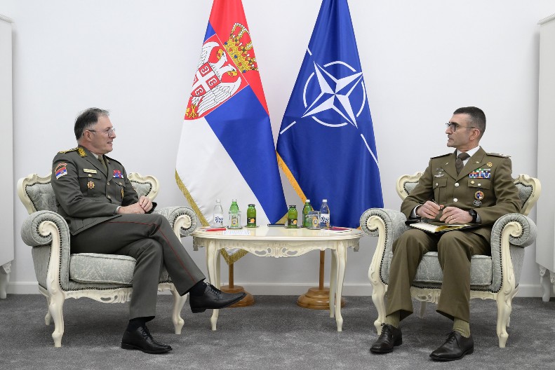 VOJSKA SRBIJE OTVORENA ZA SARADNJU SA NATO! Susret generala Mojsilovića sa Lodolom, novi iskorak u partnerstvu za mir (FOTO)