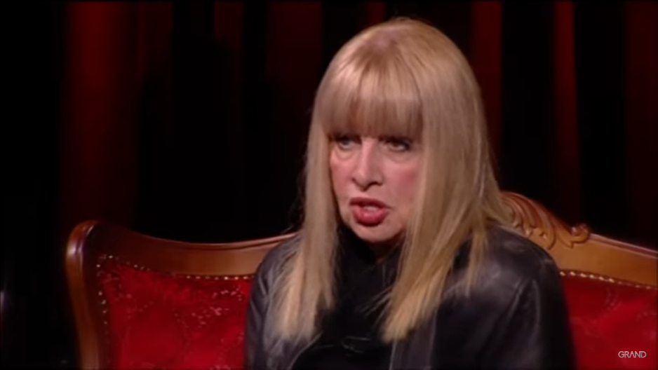 "PEVAČI TREBA DA SE SAHRANJUJU NA POSEBNO GROBLJE" Glumica izjavom izazvala haos u javnosti, evo zbog čega ima ovakav stav