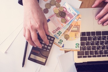 UKIDAJU JEDAN DRŽAVNI PRAZNIK Izračunali da radni dan donosi milijarde evra