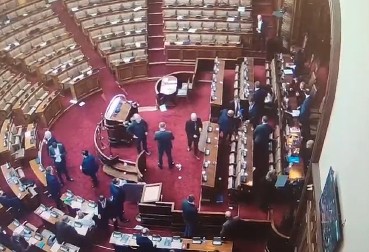 DEO AUSTRIJSKE VLADE KOJI PLJUJE SRBIJU SE REDOVNO SASTAJE SA SRPSKOM OPOZICIJOM Ambasador Srbije u Austriji: Srbe su nazvali bitangama