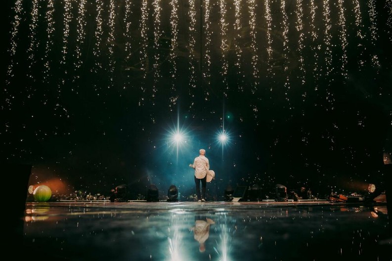 BOGATSTVO PROCENJENO NA 100 MILIONA DOLARA Niko ne veruje da je on najbogatiji pevač sa naših prostora!