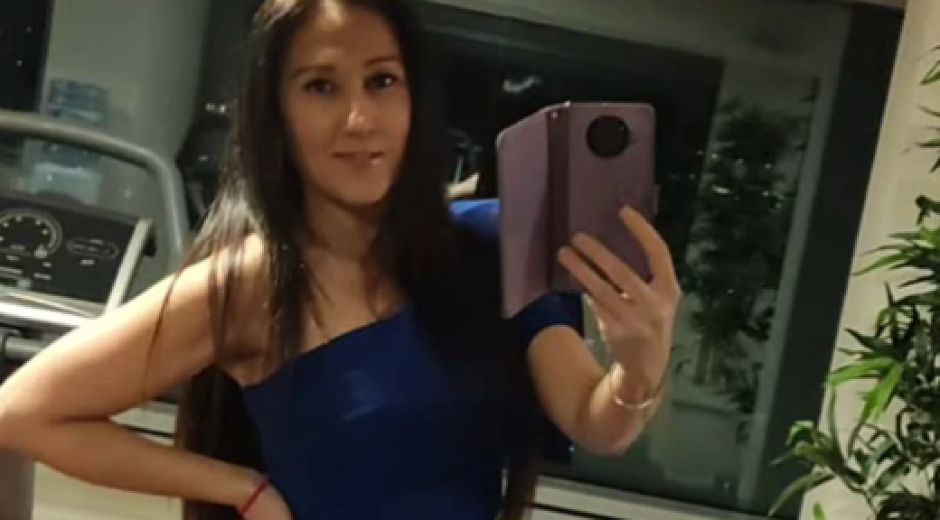 "UMRLA JE TRI MESECA NAKON MOJIH SVATOVA" Pevačica se slomila zbog smrti majke: U trenutku kada je slavila se desila tragedija!