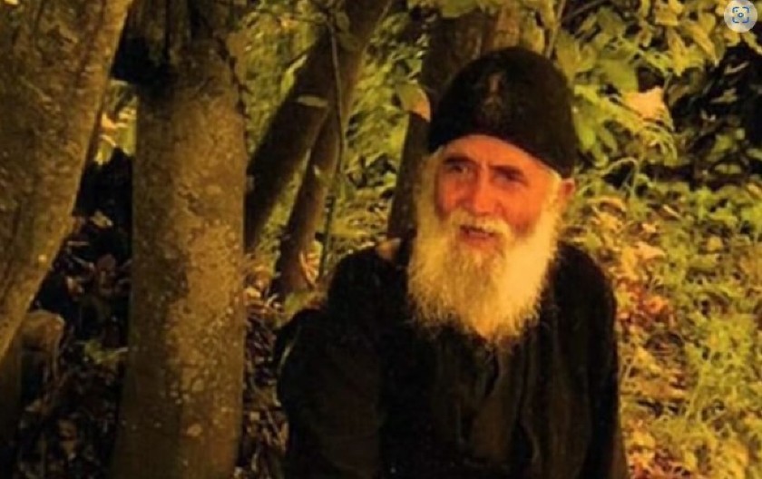 STARAC PAJSIJE OTKRIVA Ovo su znakovi da vas prati roditeljska kletva, evo šta obavezno morate da uradite!