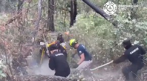 HOROR U MEKSIKU Poginulo 12 osoba kad je kombi skliznuo sa puta, nesreća izazvala ŠUMSKI POŽAR (FOTO/VIDEO)