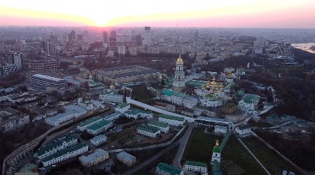 Ukrajinska policija upala u Kijevsko-pečersku lavru!