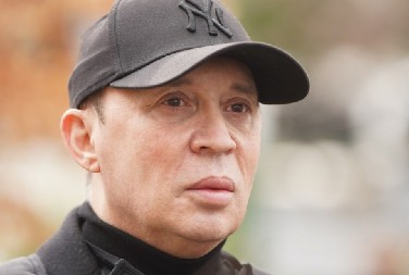 ŠTA SE DESILO SA KARAMELOM! Voditelja niko ne može da prepozna, nestao i povukao se, a sada sve šokirao! (FOTO)