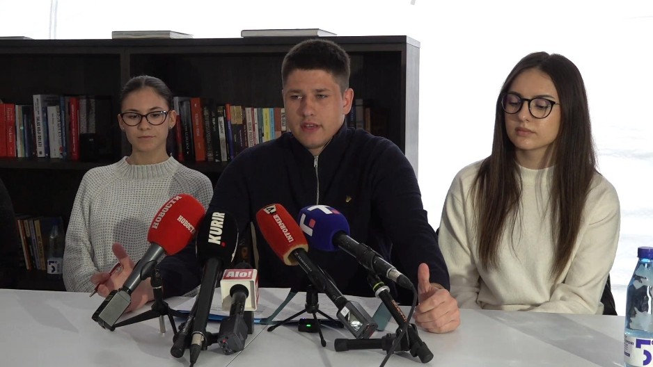 STUDENTI KOJI ŽELE DA UČE POZVALI REKTORE I DEKANE Sutra u 12h na razgovor u Pionirski park!