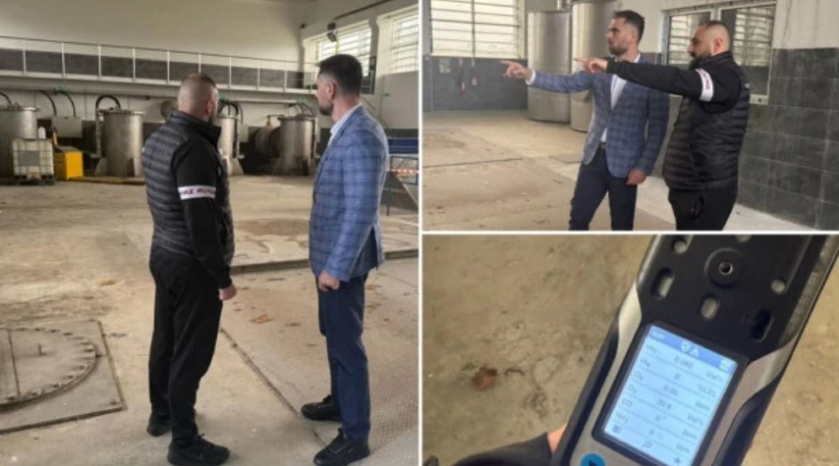 POLITIČARI, NE IZAZIVAJTE PANIKU MEĐU GRAĐANIMA ŠIRENJEM LAŽNIH VESTI Gradonačelnik Novog Sada Žarko Mićin obišao crpnu stanicu i odgovorio na opasne izmišljotine Marinike