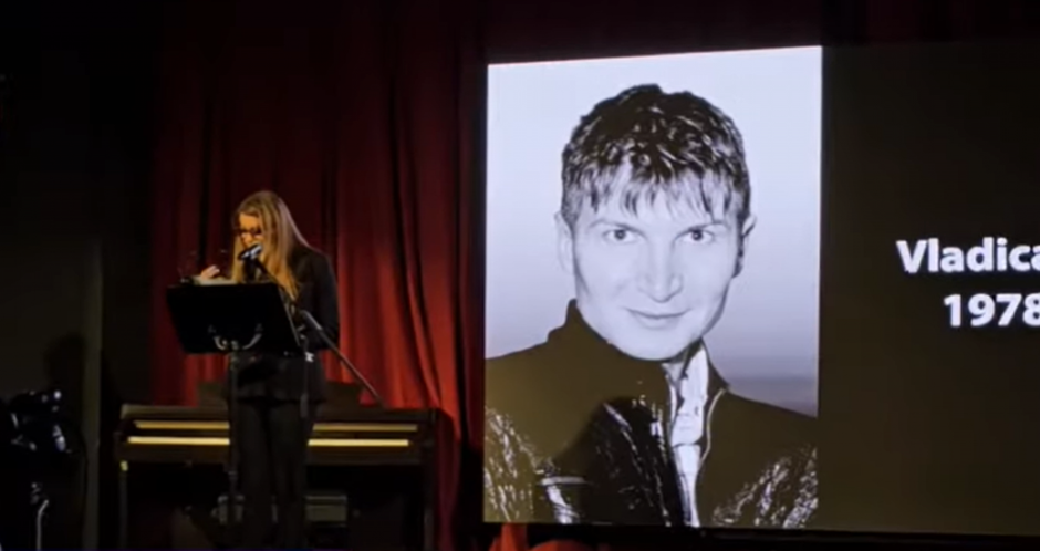 "OVA BOL RAZDIRE DUŠU, ZNALA SAM DA ĆE OVAKO BITI" Viki Miljković se guši u suzama, govor prekidala više puta (VIDEO)