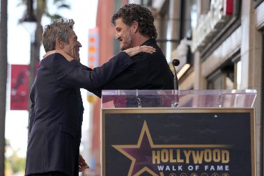 DANAS SLAVI 50. ROĐENDAN Glumac važi za najvećeg frajera na planeti, a nedavno se šuškalo da je u vezi sa ovom lepoticom