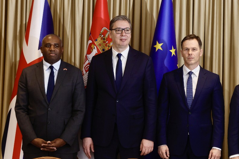 SLUŠALI SMO BROJNE IZMIŠLJOTINE Vučić posle sastanka sa Lamijem prokomentarisao proteste u Velikoj Britaniji i Srbiji