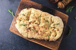 FOKAČA SA RUZMARINOM Mirisna pogača mekana kao duša, a slaže se sa raznim prilozima