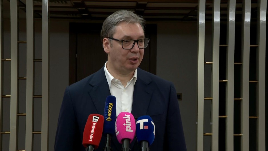 POSTOJI DILEMA IZMEĐU DVA MANDATARA Aleksandar Vučić iz Bugarske: "Jedan je stranački, a drugi je nestranački, sutra očekujem odluku" (VIDEO)