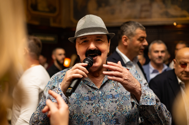 FUDBALSKE LEGENDE NA BALKANSKI NAČIN Figo, Mijatović i Savićević slušali Harisa Džinovića u „Dva jelena“