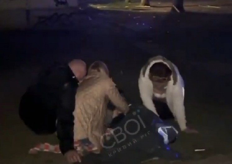 HITNO SE OGLASIO ZELENSKI NAKON NAPADA NA NJEGOV RODNI GRAD: 14 mrtvih, šest su deca, prekinite TEROR i RAT