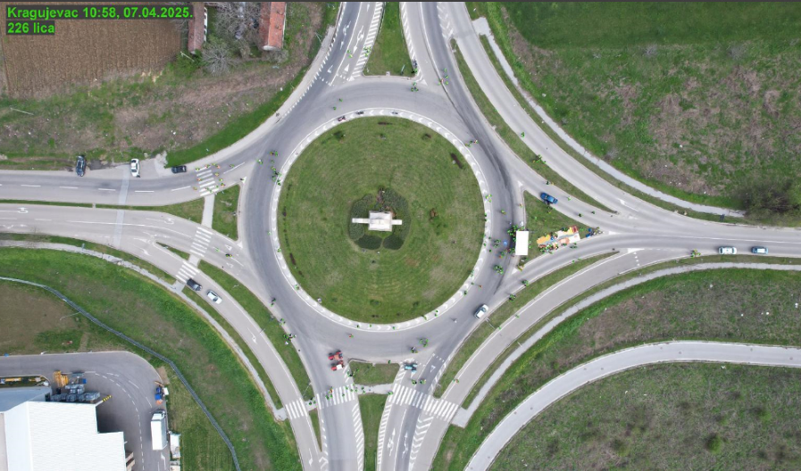 NJIH 226 MALTRETIRA CEO GRAD! Šačica blokadera zatvorila kružni tok u Kragujevcu (FOTO)
