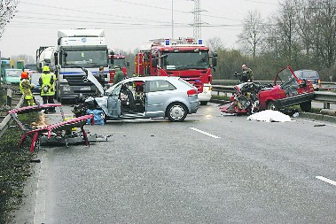 LEKARI SE BORE ZA ŽIVOT DEČAKA (15) POVREĐENOG U SUDARU KOD BEČEJA Tri osobe poginule na LICU MESTA