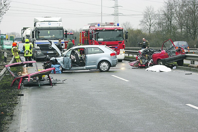LEKARI SE BORE ZA ŽIVOT DEČAKA (15) POVREĐENOG U SUDARU KOD BEČEJA Tri osobe poginule na LICU MESTA