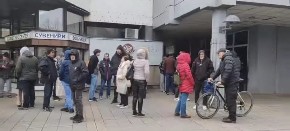 OKUPILA SE ŠAKA JADA BLOKADERA: Došli da blokiraju skupštinu grada Valjeva! (FOTO)