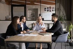 ROĐENI SU DA ŠEFUJU Osobine uspešnog lidera krase ljude rođene u 3 znaka horoskopa