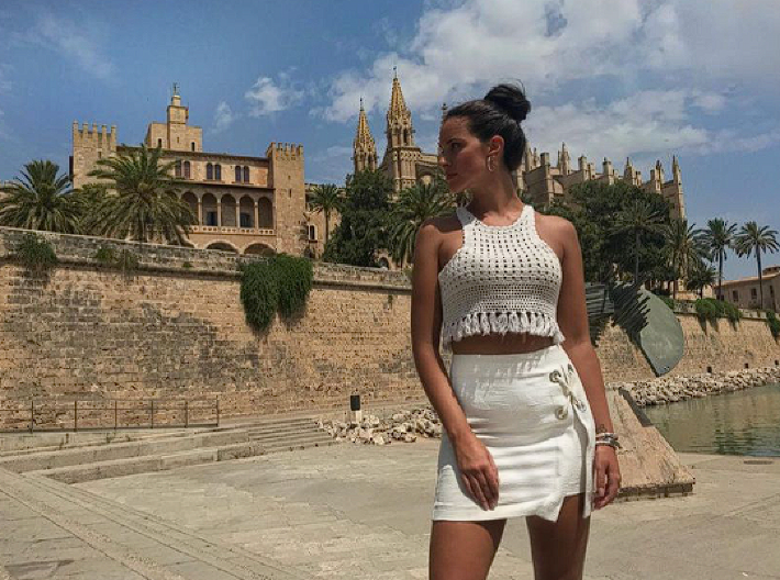 NAJZGODNIJA VODITELJKA RTS RASPAMETILA MUŠKARCE Snimila se u crnoj haljini, svi se okretali za njom (FOTO)