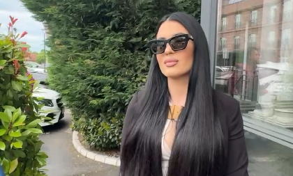 "HVALA TI ZA PRELEPE GODINE, BIO SI PRAVI..." Pevačicu slomio smrtni slučaj, u suzama se oprostila od njega (FOTO)