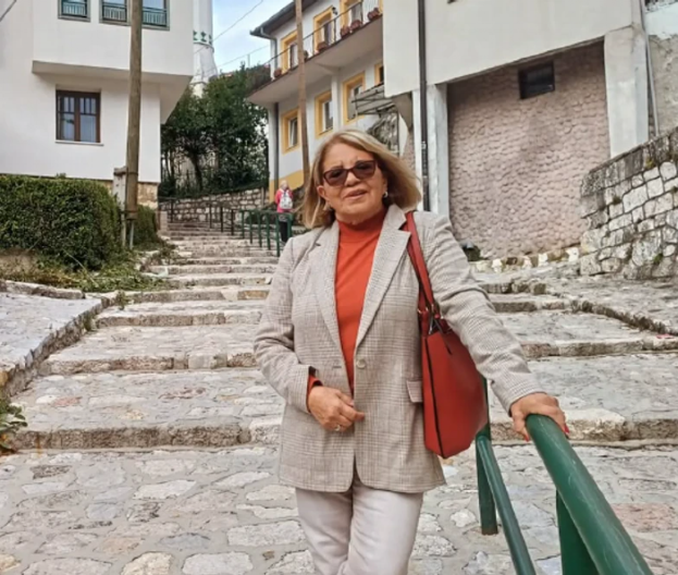 UDALA SE KAO MALOLETNICA, A ON NIJE BIO NI SREDNJOŠKOLAC Pevačica rodila sina sa 16 godina, a brak pukao čim su postali punoletni