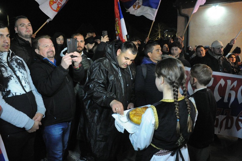 VUČEVIĆ O DOČEKU SRBA SA KOSOVA I METOHIJE U KRALJEVU: Ni mećava, kiša i sneg koji ih sve vreme prate ne mogu im ništa na putu za Beograd