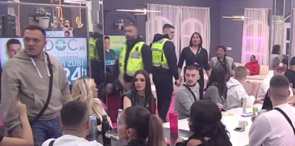 URLA I PRETI BIVŠOJ, NJENA MAJKA SE ZALETELA NA NJEGA Opšta pometnja u Eliti, obezbeđenje hitno reagovalo: "Ako se ne pomiriš sa mnom..."