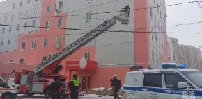 POŽAR U PORODILIŠTU U MOSKVI Vatrogasci spasili desetine pacijenata i zaposlenih, povređen čuvar (VIDEO)