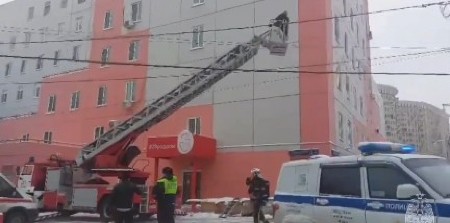 POŽAR U PORODILIŠTU U MOSKVI Vatrogasci spasili desetine pacijenata i zaposlenih, povređen čuvar (VIDEO)