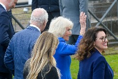 POGLEDAJTE KRALJA ČARLSA NAKON ŠTO JE ZAVRŠIO U BOLNICI ZBOG JAKIH TERAPIJA  Evo kako sada izgleda britanski monarh