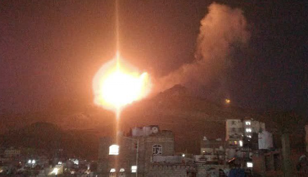 GRAĐANI OSVETLJENJEM SA TELEFONA TRAŽE RANJENE, NOSE IH SA MESTA NAPADA! Amerikanci izvršili teror, broje se mrtvi (VIDEO)