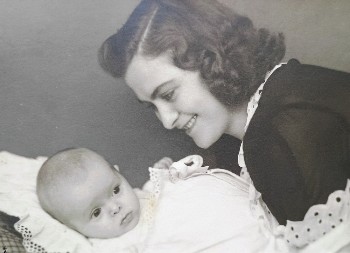 SVE MAME OVO RADE Imaju naviku kojoj deca ne mogu da prestanu da se čude, a isto su radile i naše bake