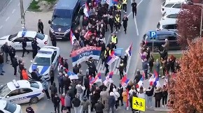 NOVI SAD NA PUTU ZA BEOGRAD Podrška Vučiću i poruka "Ne damo Srbiju!" (VIDEO)