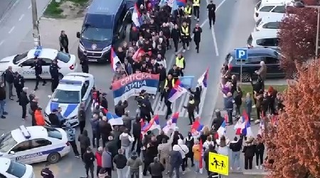 NOVI SAD NA PUTU ZA BEOGRAD Podrška Vučiću i poruka "Ne damo Srbiju!" (VIDEO)