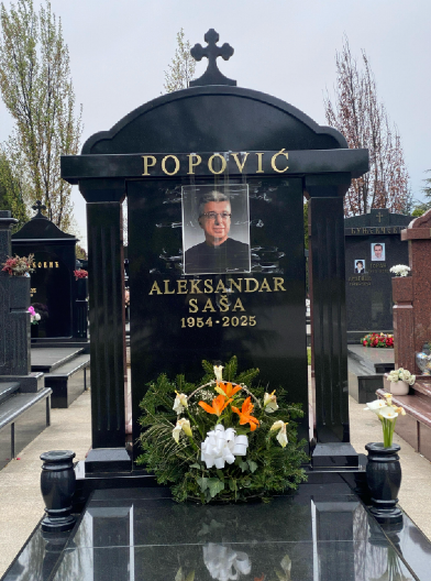 ŠOK NA DAN POMENA SAŠI POPOVIĆU Hitno skinuta njegova slika sa spomenika, nastala opšta panika, otkrivamo razlog (VIDEO)