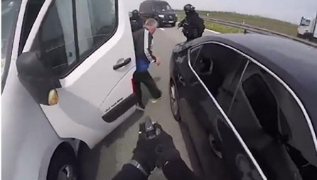 VELIKA ZAPLENA DROGE U NOVOM SADU: U velikoj akciji UKP zaplenjeno je 10 kg kokaina velike vrednosti! Pogledajte kako je pao jedan od dilera! (VIDEO)