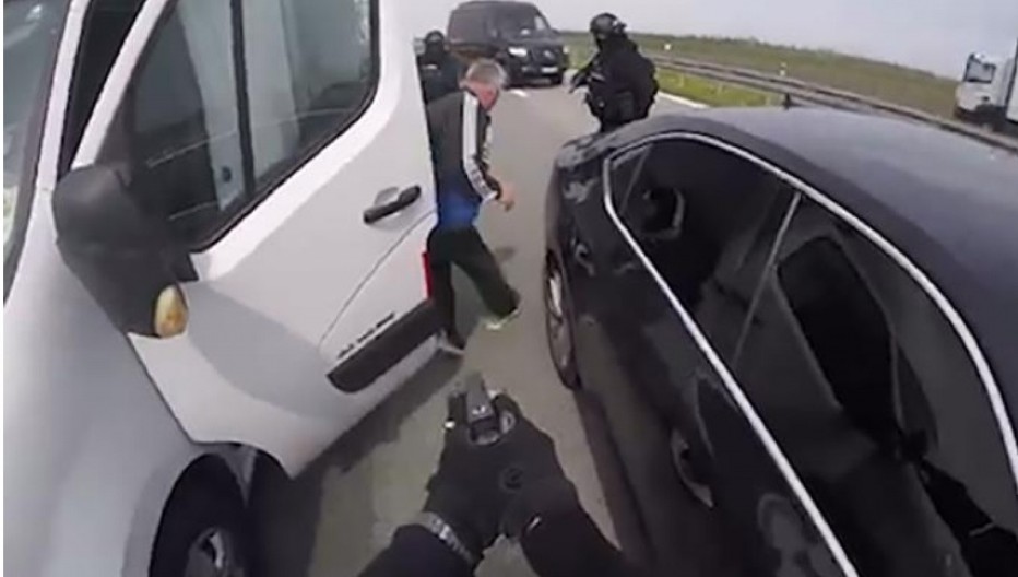 VELIKA ZAPLENA DROGE U NOVOM SADU: U velikoj akciji UKP zaplenjeno je 10 kg kokaina velike vrednosti! Pogledajte kako je pao jedan od dilera! (VIDEO)