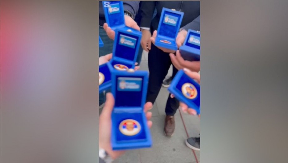 PONOSNI STUDENTI KOJI ŽELE DA UČE: Zahvalnice kao znak za njihovu istrajnost (VIDEO)