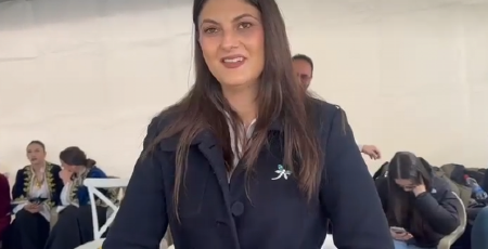 SRPKINJA SA KiM DOŠLA DA PODRŽI SVOJU ZEMLJU I PREDSEDNIKA VUČIĆA! Taj osećaj zajedništva je neopisiv, Srbija ide jednim naprednim putem zajedno sa KiM! (VIDEO)