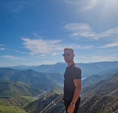 FAVORIT ODUSTAO OD TAKMIČENJA! Pevač se nije pojavio u Zvezdama Granda, suočava se sa ozbiljnim problemima, ovo su detalji